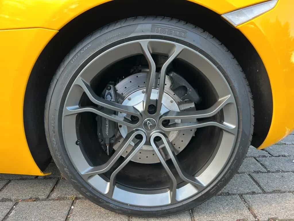 McLaren MP4-12C 3.8 V8 Spider - Volcano Yellow 05/2013-photo-4