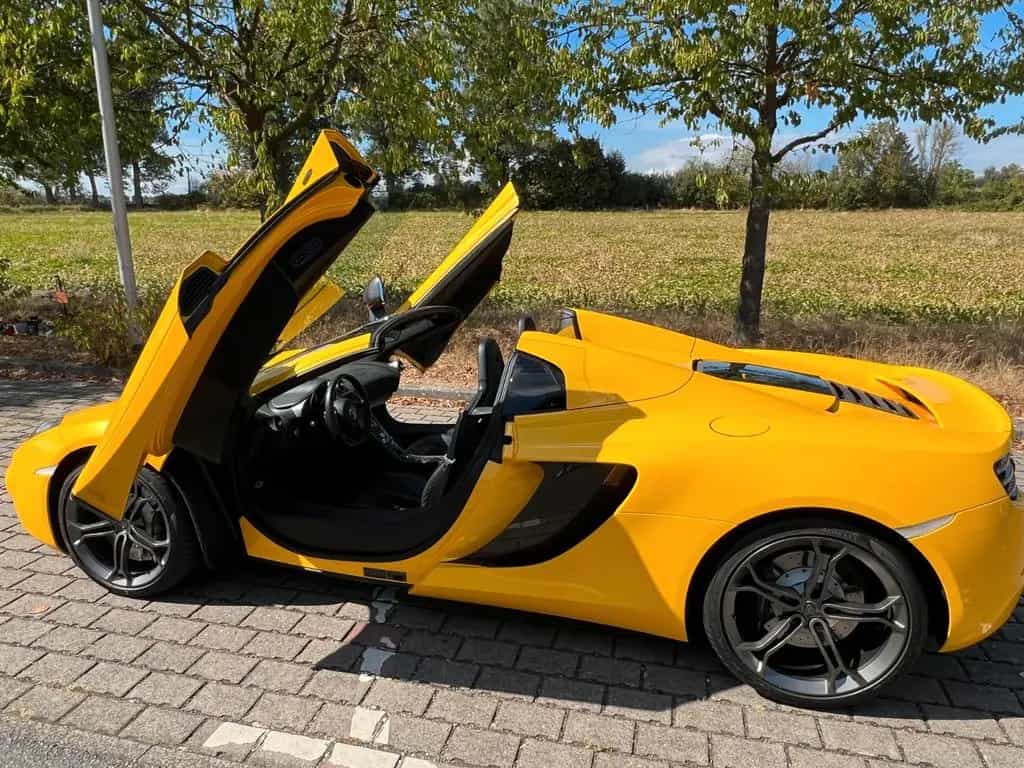 McLaren MP4-12C 3.8 V8 Spider - Volcano Yellow 05/2013-photo-8