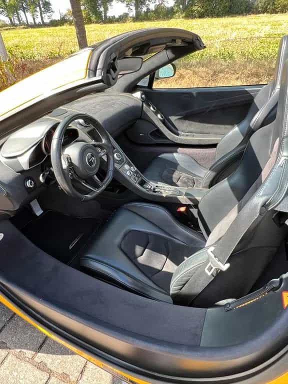 McLaren MP4-12C 3.8 V8 Spider - Volcano Yellow 05/2013-photo-9