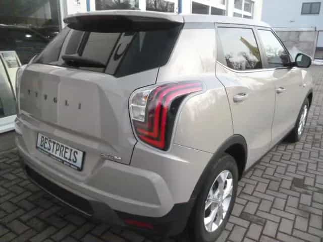 KGM Tivoli 1,5 AUTOMATIC Essential Plus METALLIC/AC null-photo-1
