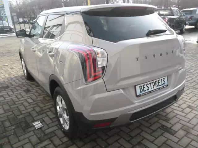 KGM Tivoli 1,5 AUTOMATIC Essential Plus METALLIC/AC null-photo-3