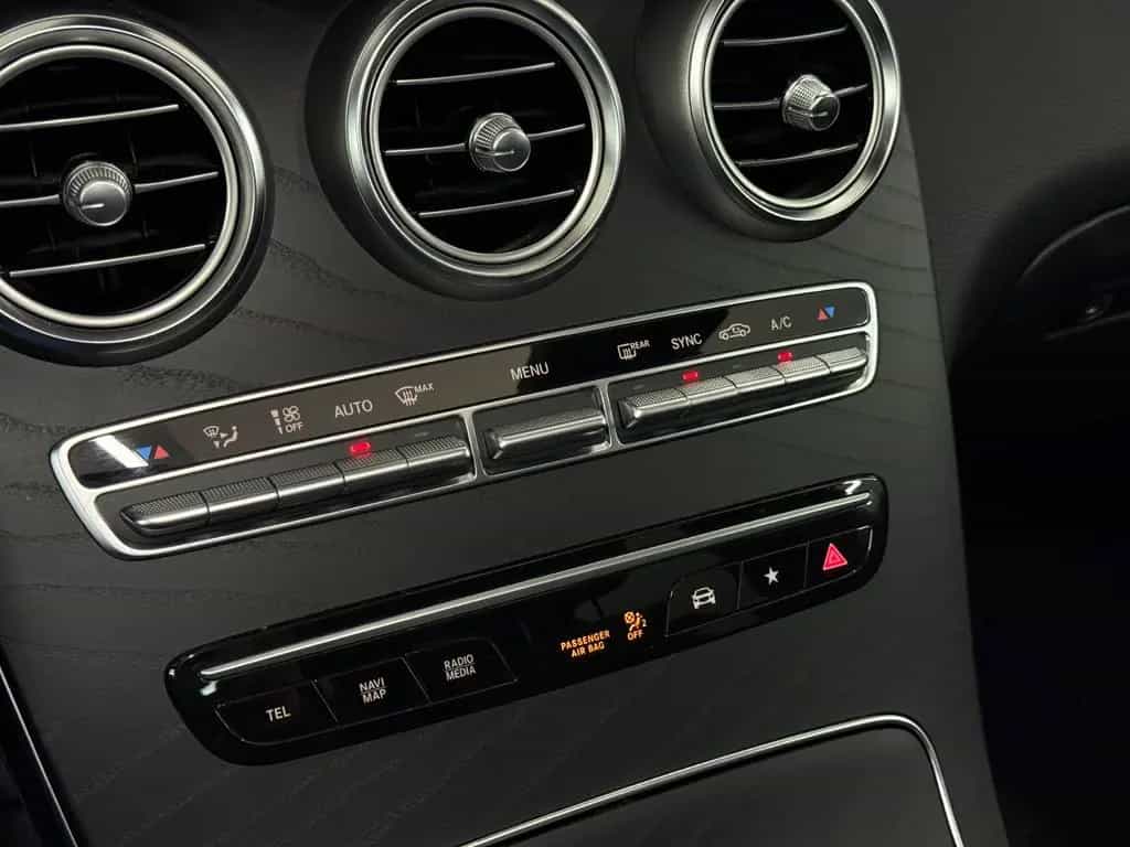 Mercedes-Benz GLC-Class 200 4MATIC AMG Line*Pano*LED*Apple|Android* 11/2019-photo-31
