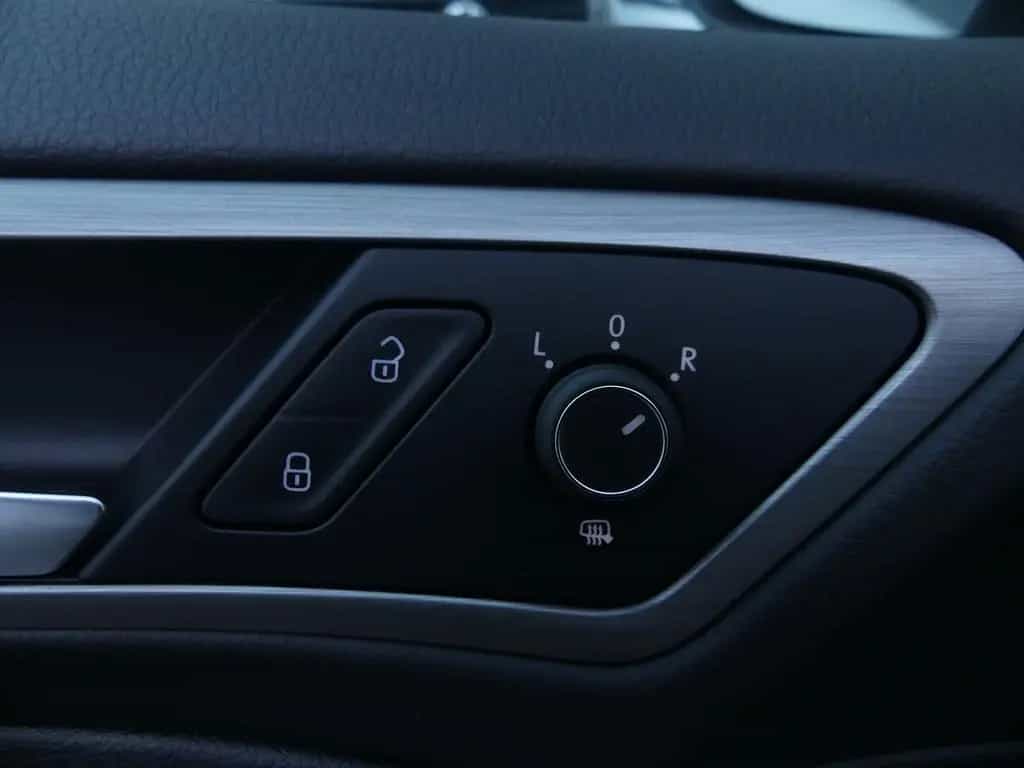 Volkswagen Golf 7 Lim. Comfortline Bi-Xenon BMT PDC Navi 04/2017-photo-17