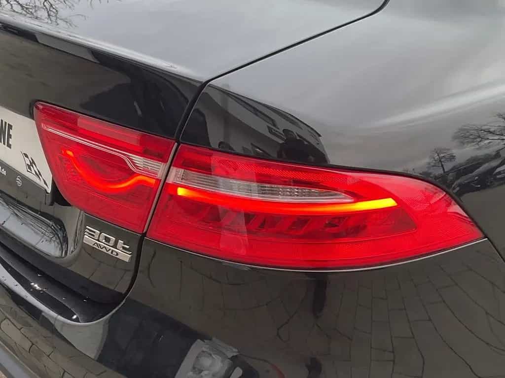 Jaguar XE R-Sport AWD Lane LED Navi RFK SHZ ViCo 08/2018-photo-13