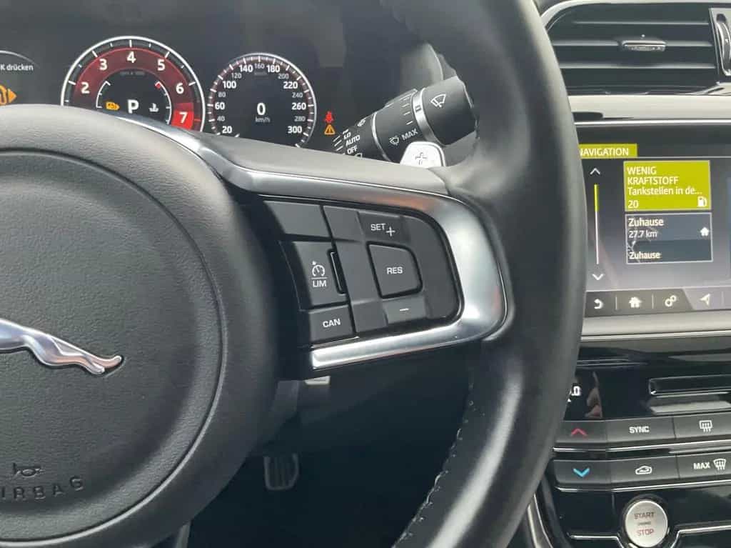 Jaguar XE R-Sport AWD Lane LED Navi RFK SHZ ViCo 08/2018-photo-23