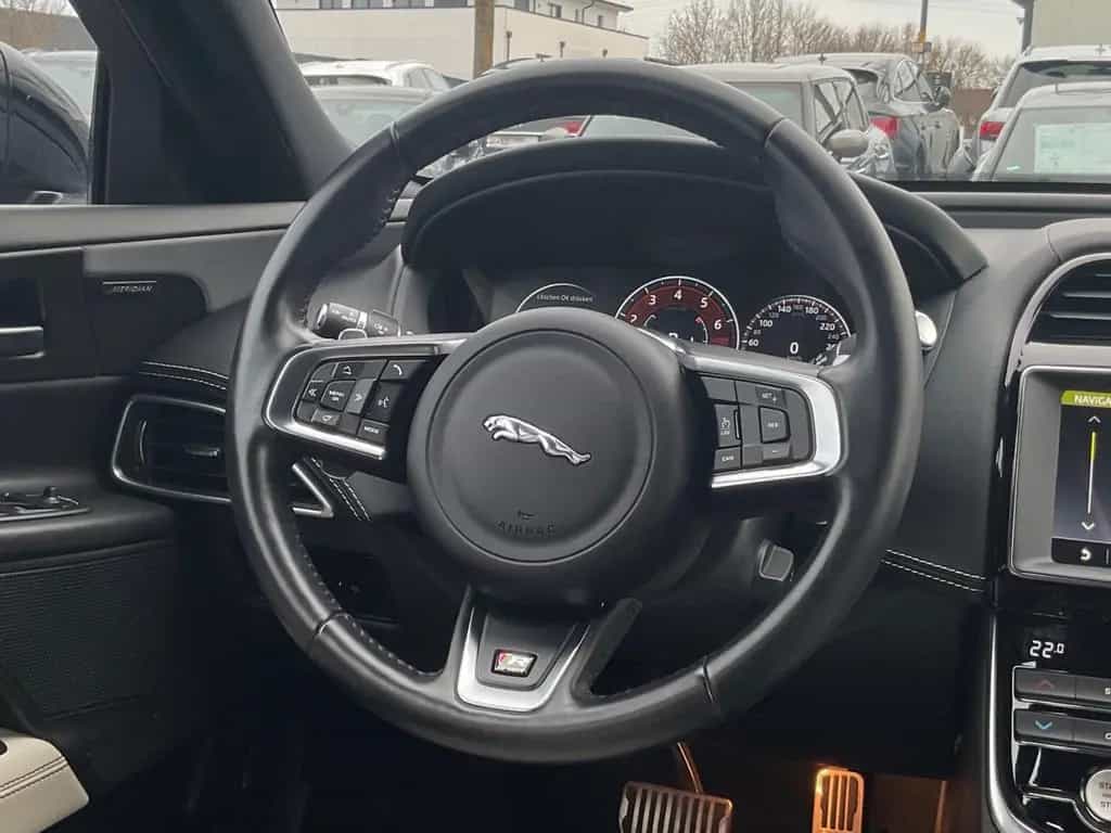 Jaguar XE R-Sport AWD Lane LED Navi RFK SHZ ViCo 08/2018-photo-25