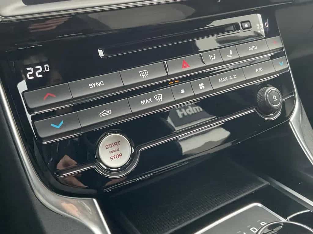 Jaguar XE R-Sport AWD Lane LED Navi RFK SHZ ViCo 08/2018-photo-28