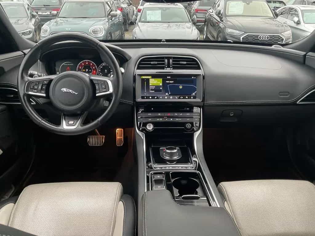 Jaguar XE R-Sport AWD Lane LED Navi RFK SHZ ViCo 08/2018-photo-32