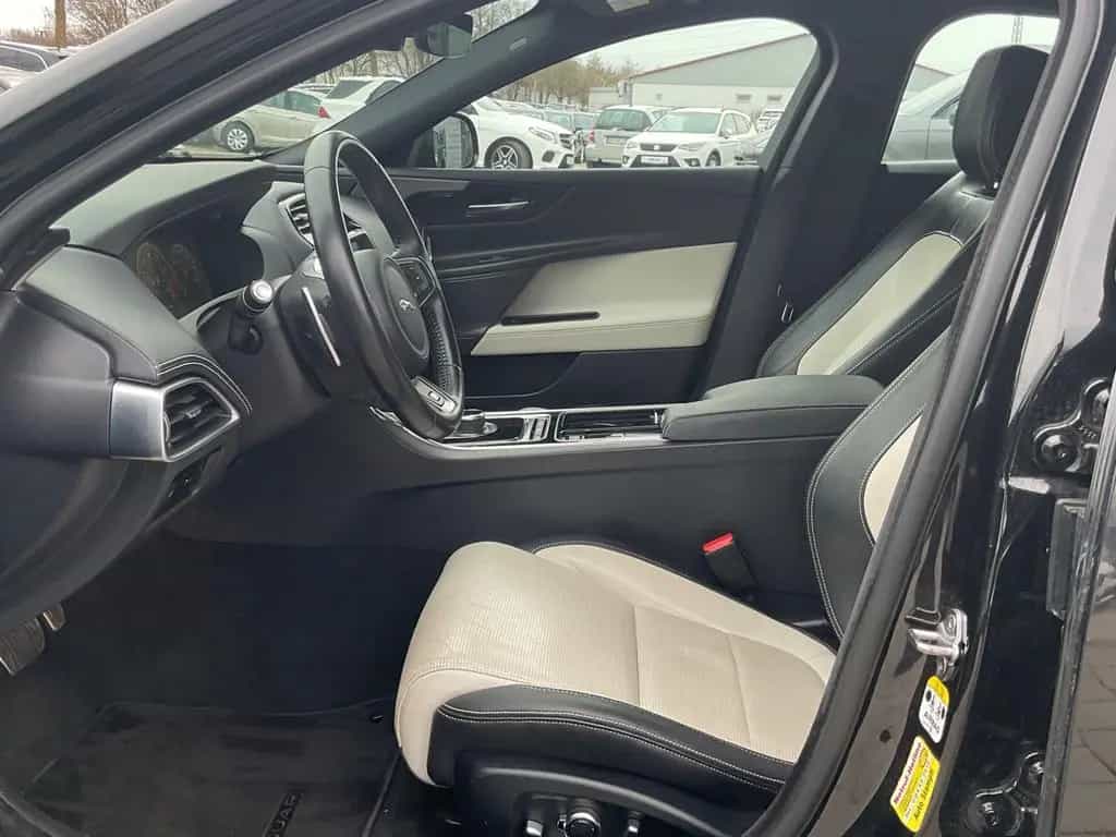 Jaguar XE R-Sport AWD Lane LED Navi RFK SHZ ViCo 08/2018-photo-33