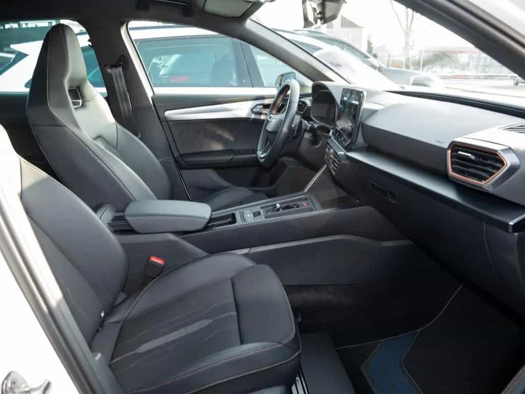 Cupra Leon 1.5 TSI PDC SHZ DCC KAMERA NAVI ACC LED 12/2023-photo-1
