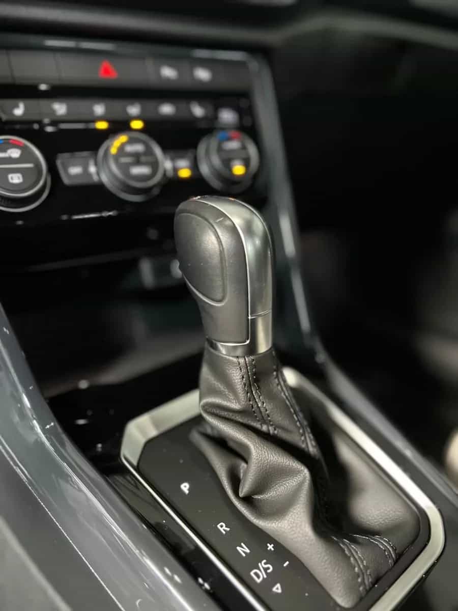 Volkswagen T-Roc 07/2018-photo-10