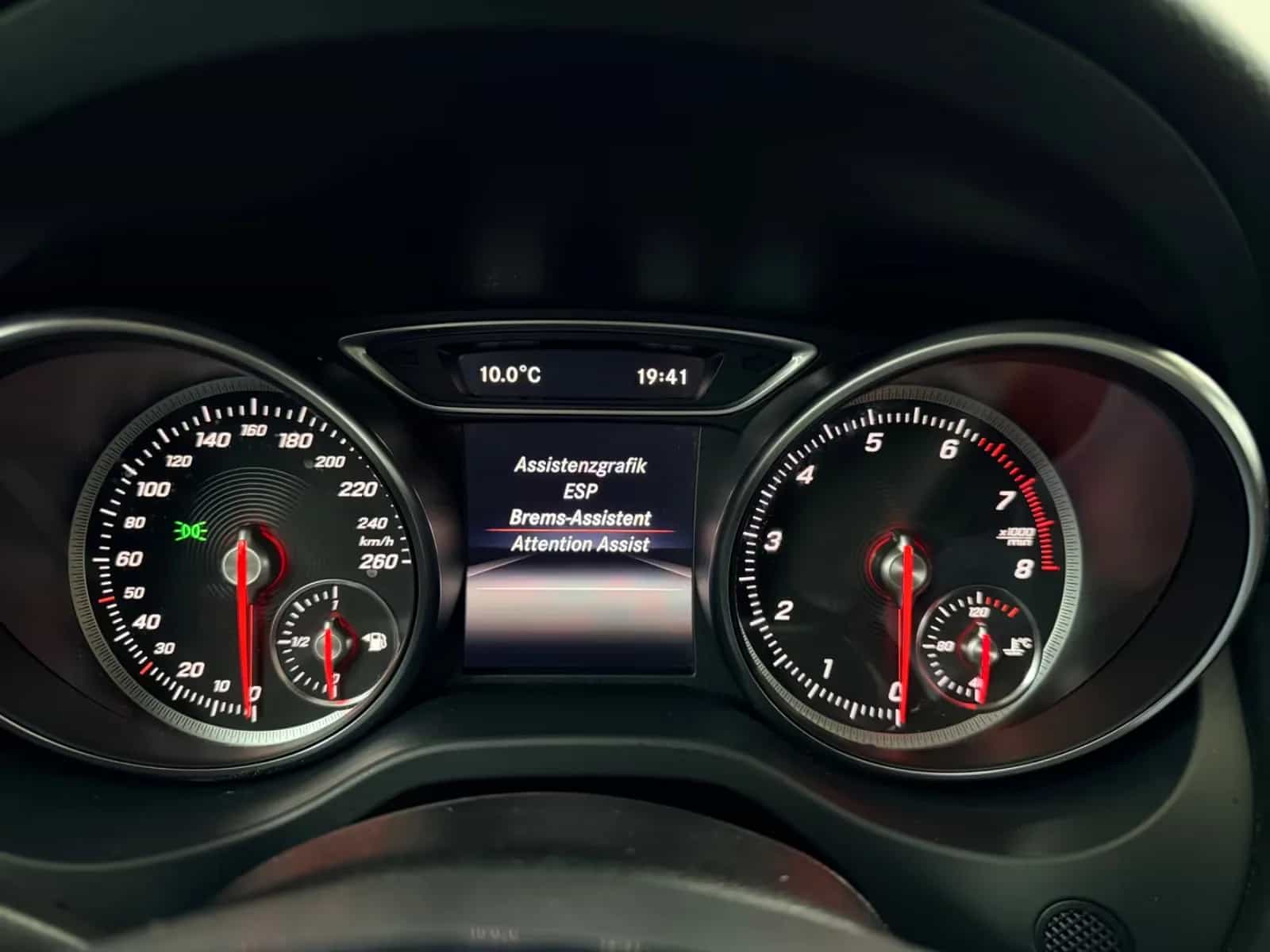 Mercedes-Benz CLA-Class 180 11/2017-photo-23