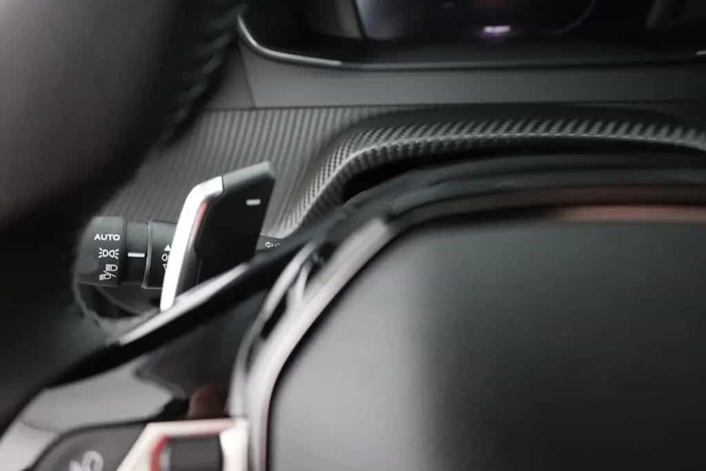 Peugeot 208 1.2 mHEV 110 Aut. LED ACC Sitzheizung 08/2025-photo-17