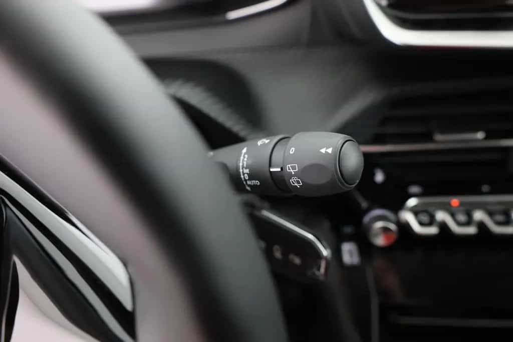 Peugeot 208 1.2 mHEV 110 Aut. LED ACC Sitzheizung 08/2025-photo-19