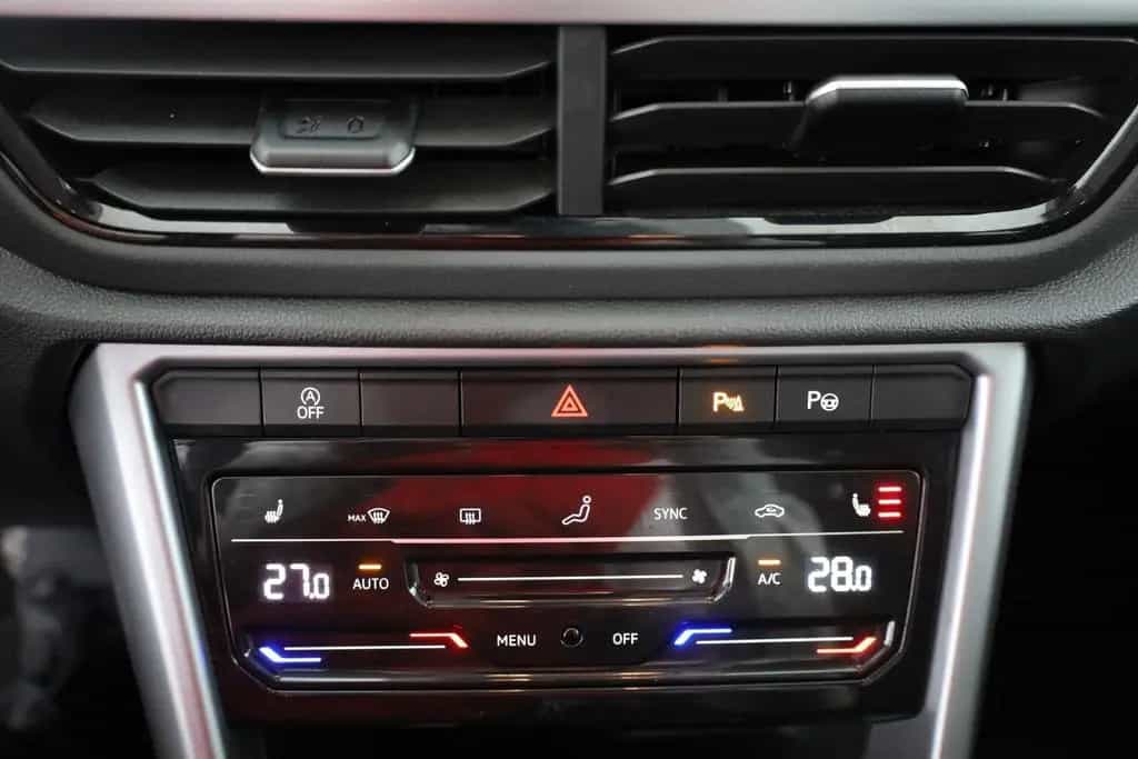 Volkswagen T-Roc 1.5 TSI DSG LED ACC Kamera 04/2025-photo-11