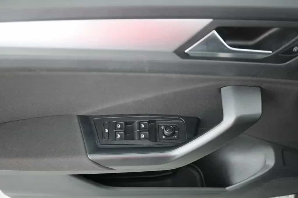 Volkswagen T-Roc 1.5 TSI DSG LED ACC Kamera 04/2025-photo-21