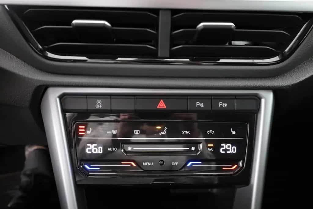 Volkswagen T-Roc 1.5 TSI DSG LED ACC Kamera 04/2025-photo-11
