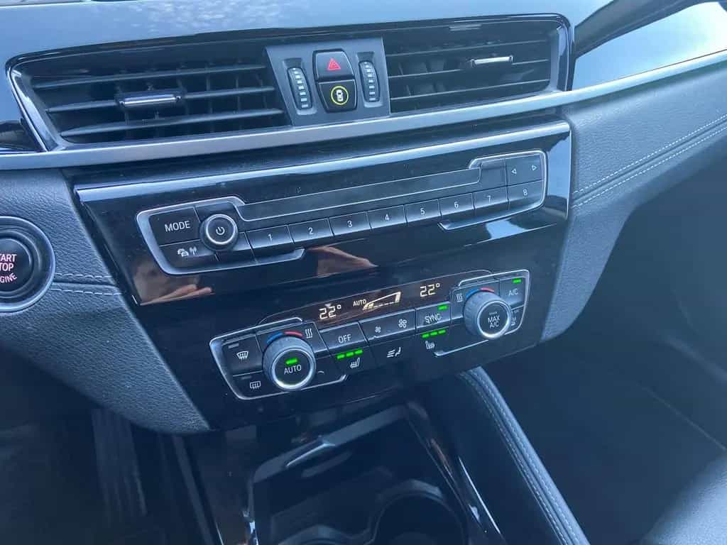 BMW X1 sDrive18d xLine AHK Navi LED PDC SHZ T-Leder 01/2021-photo-11