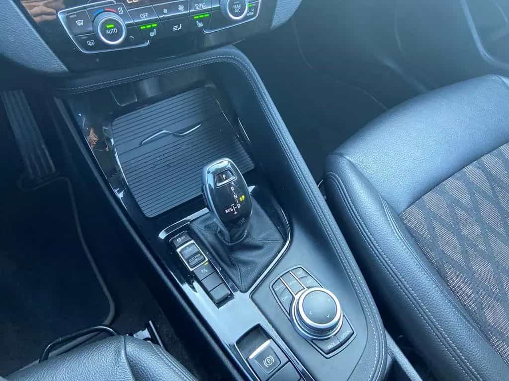 BMW X1 sDrive18d xLine AHK Navi LED PDC SHZ T-Leder 01/2021-photo-12