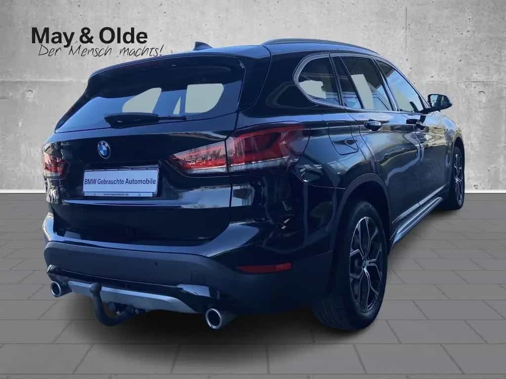 BMW X1 sDrive18d xLine AHK Navi LED PDC SHZ T-Leder 01/2021-photo-2