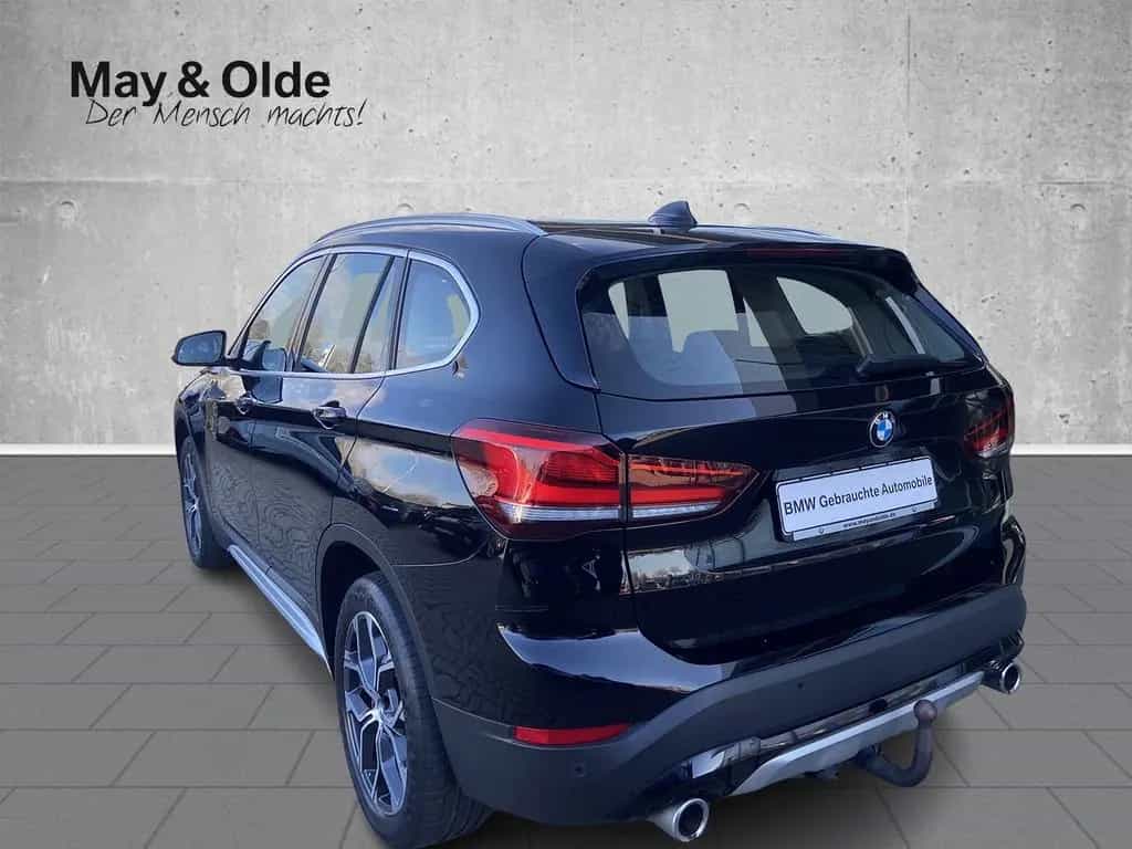 BMW X1 sDrive18d xLine AHK Navi LED PDC SHZ T-Leder 01/2021-photo-4