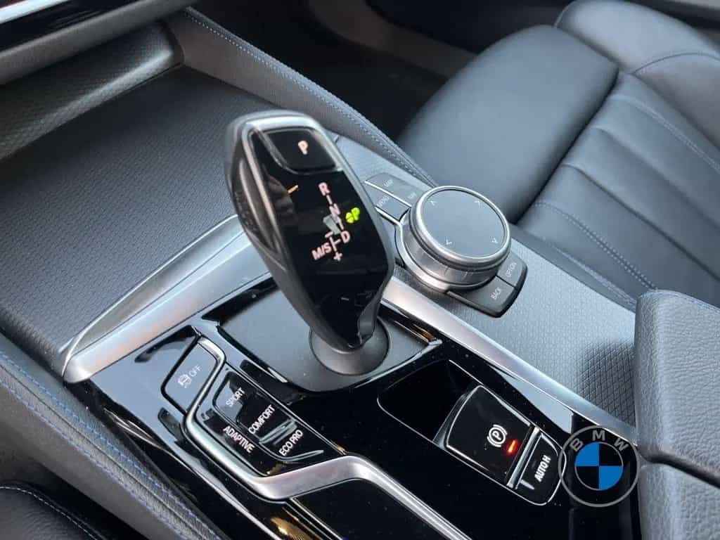BMW 5 Series 520d Lim M Sport 19" HUD Lenkradhzg. Laserlicht 12/2021-photo-13