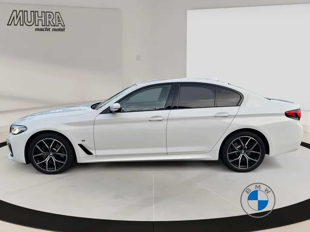 BMW 5 Series 520d Lim M Sport 19" HUD Lenkradhzg. Laserlicht 12/2021-photo-2