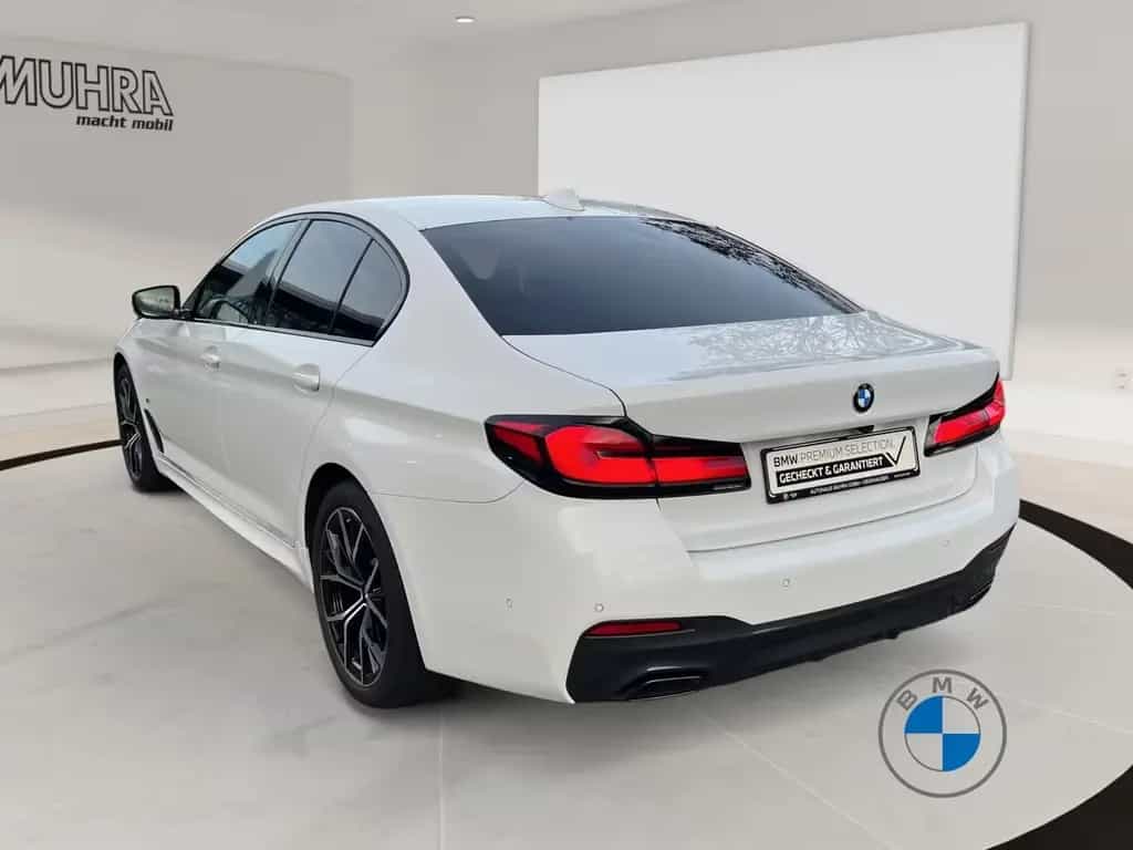 BMW 5 Series 520d Lim M Sport 19" HUD Lenkradhzg. Laserlicht 12/2021-photo-3