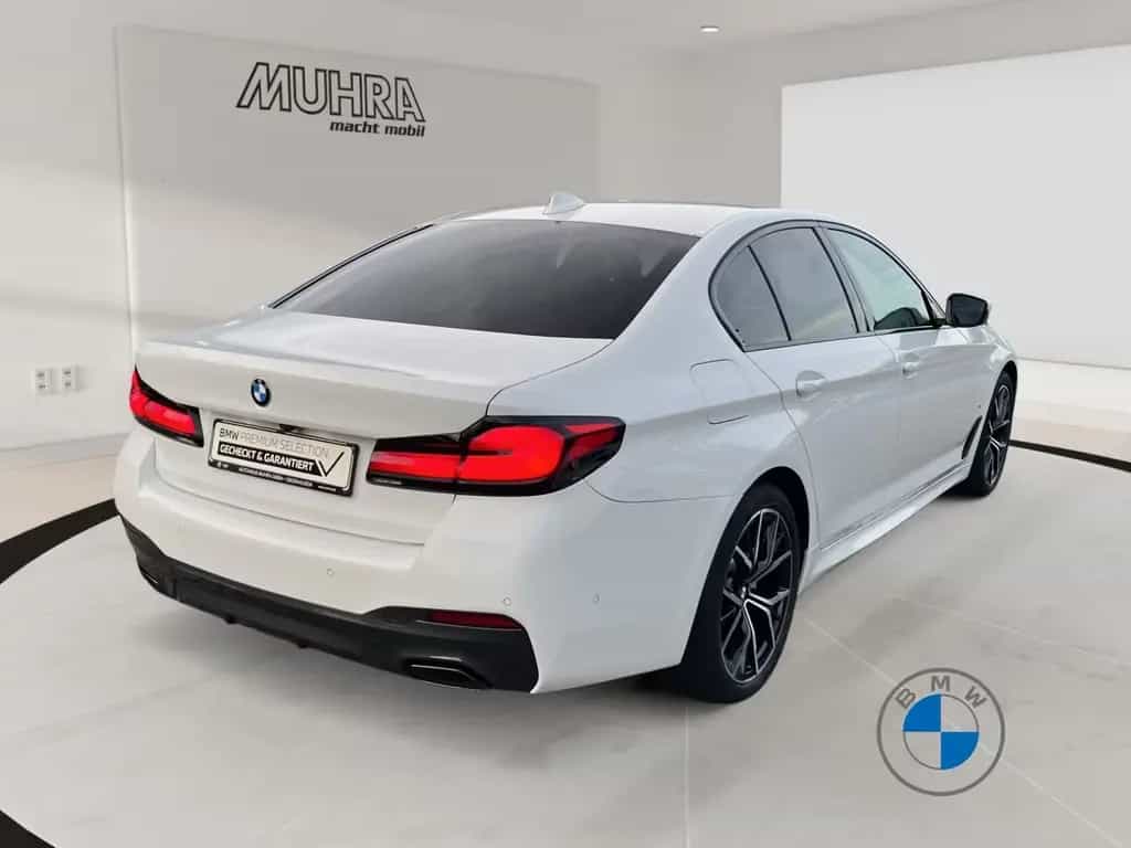 BMW 5 Series 520d Lim M Sport 19" HUD Lenkradhzg. Laserlicht 12/2021-photo-4