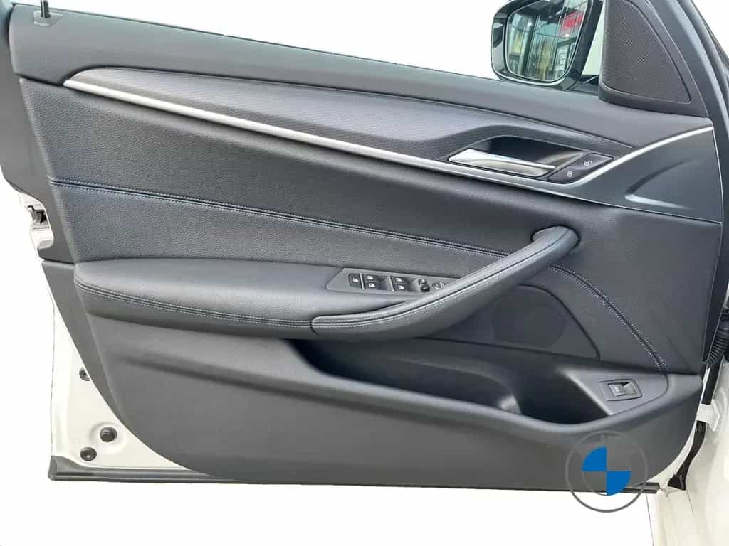 BMW 5 Series 520d Lim M Sport 19" HUD Lenkradhzg. Laserlicht 12/2021-photo-8