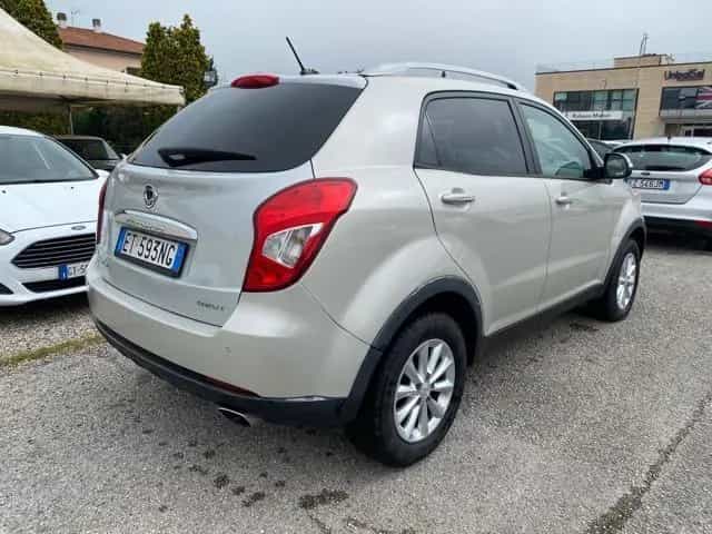 Ssangyong Korando SSANGYONG Korando 2.0 e-XDi 149 CV 2WD MT Plus 06/2014-photo-2