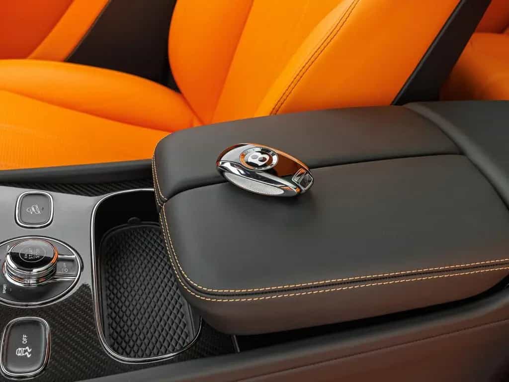 Bentley Bentayga S V8 / Mandarin - Lederfarbe 02/2024-photo-19