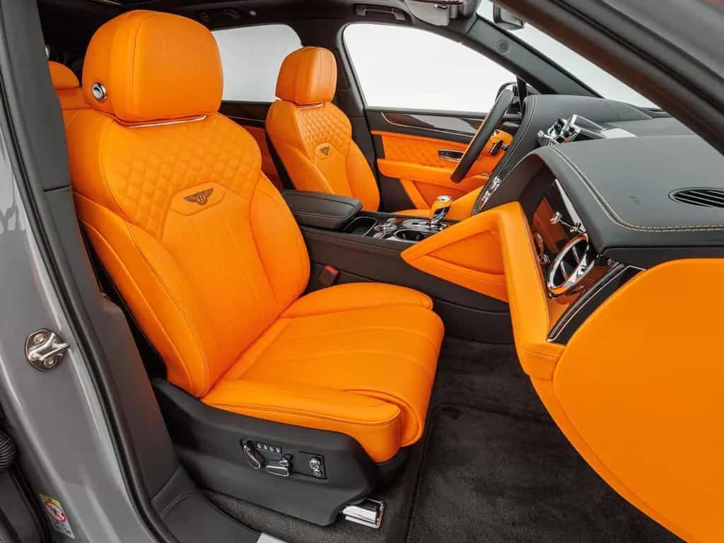 Bentley Bentayga S V8 / Mandarin - Lederfarbe 02/2024-photo-21