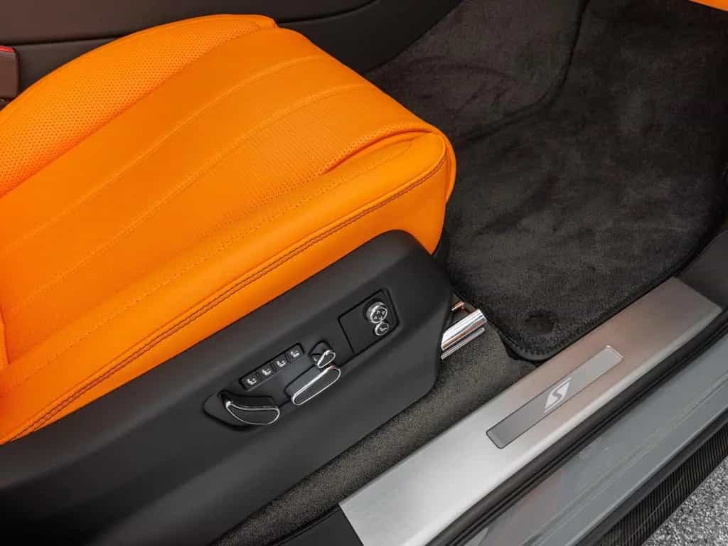 Bentley Bentayga S V8 / Mandarin - Lederfarbe 02/2024-photo-22