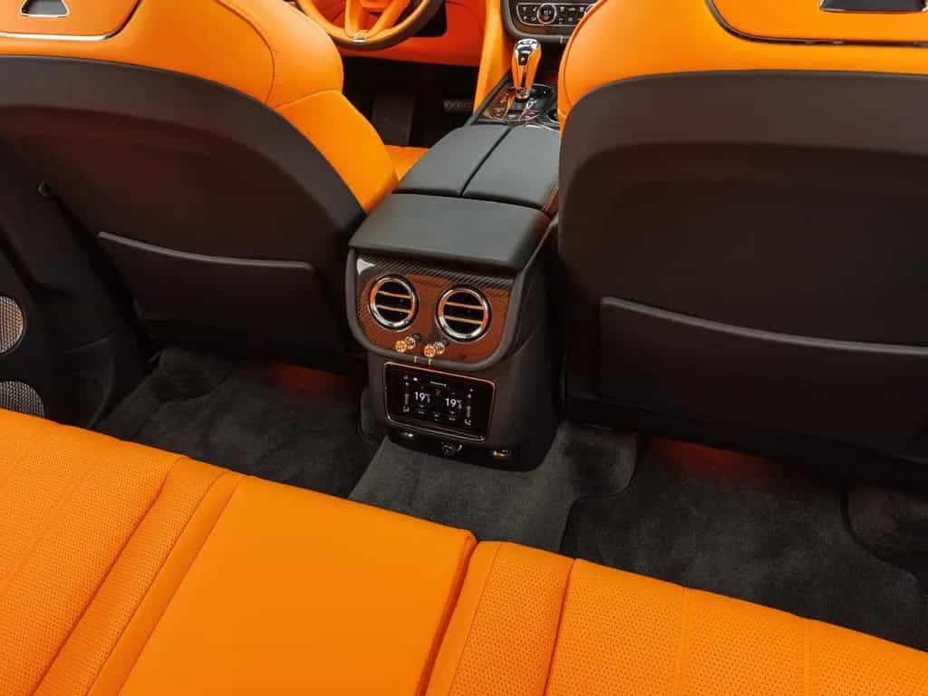 Bentley Bentayga S V8 / Mandarin - Lederfarbe 02/2024-photo-27