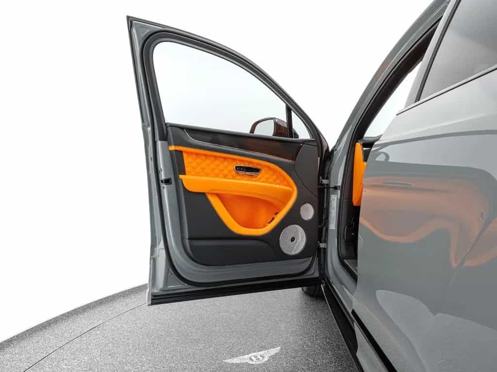 Bentley Bentayga S V8 / Mandarin - Lederfarbe 02/2024-photo-7