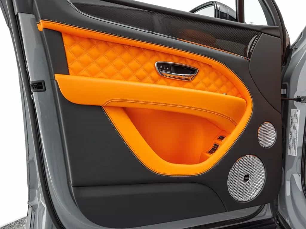 Bentley Bentayga S V8 / Mandarin - Lederfarbe 02/2024-photo-8