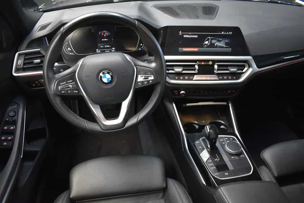 BMW 320 d Lim. Advantage*AMBIENTE*LED*SHZ*PDC*NAVI 02/2021-photo-1