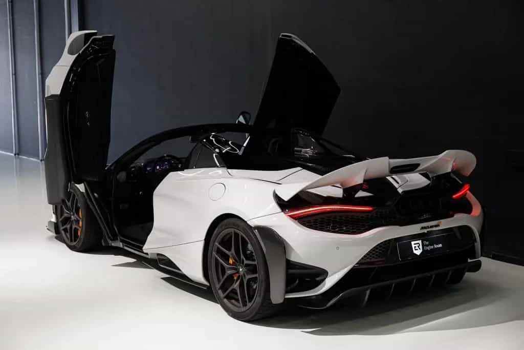 McLaren 765LT 4.0 V8 Spider | MSO Cirrus Grey | New Serv 02/2022-photo-17