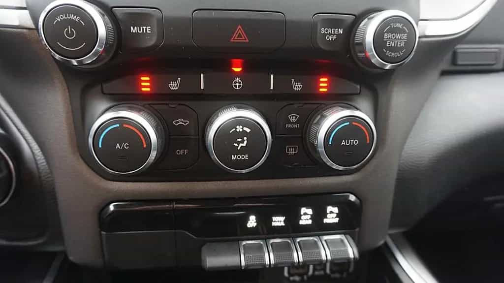 Dodge RAM 1500 HEMI 5.7l Crew-Cab*4x4*Navi*Alu20*AHK 07/2021-photo-21