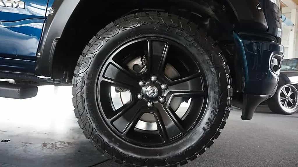 Dodge RAM 1500 HEMI 5.7l Crew-Cab*4x4*Navi*Alu20*AHK 07/2021-photo-35