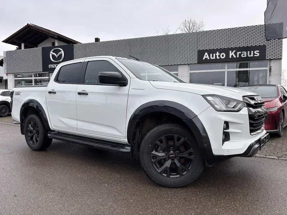 Isuzu D-Max Double Cab 4x4 V-Cross AHK Mountaintop 08/2024-photo-0