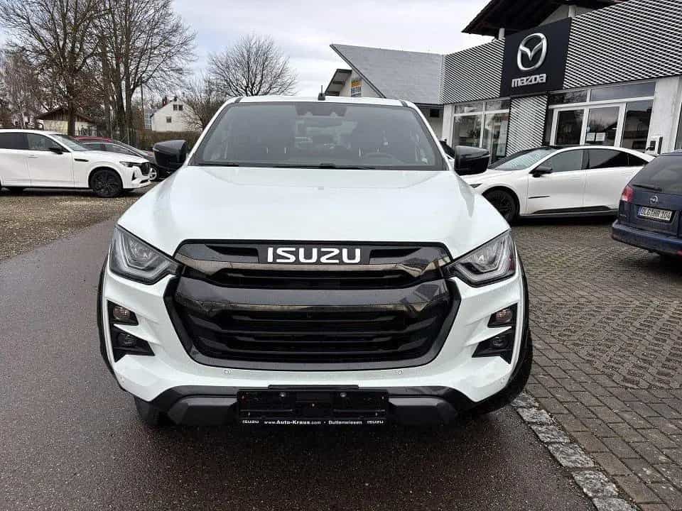 Isuzu D-Max Double Cab 4x4 V-Cross AHK Mountaintop 08/2024-photo-1
