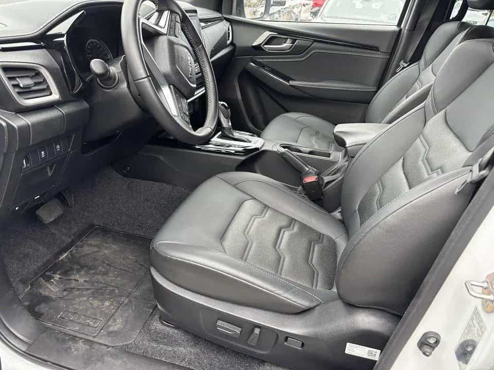 Isuzu D-Max Double Cab 4x4 V-Cross AHK Mountaintop 08/2024-photo-10