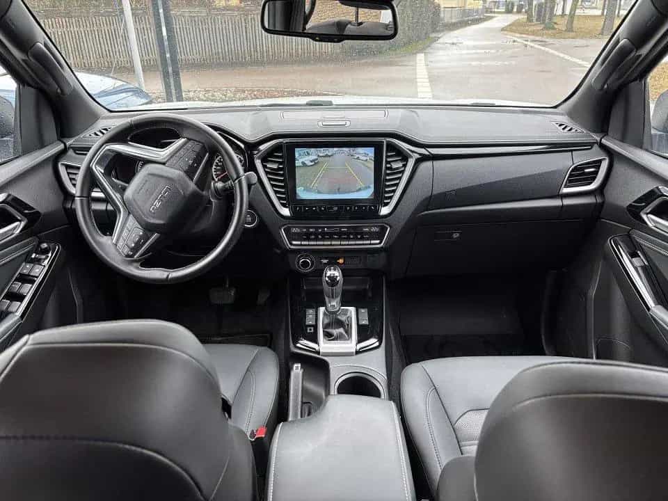 Isuzu D-Max Double Cab 4x4 V-Cross AHK Mountaintop 08/2024-photo-12