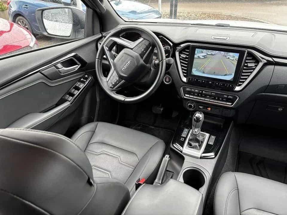 Isuzu D-Max Double Cab 4x4 V-Cross AHK Mountaintop 08/2024-photo-13