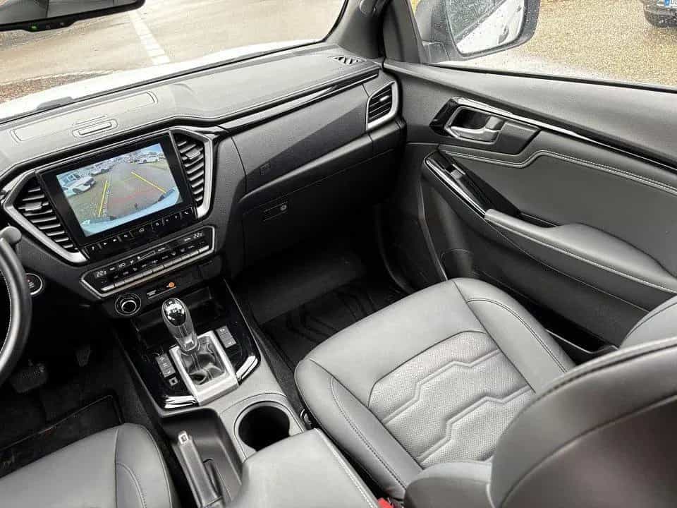 Isuzu D-Max Double Cab 4x4 V-Cross AHK Mountaintop 08/2024-photo-14