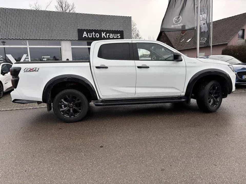 Isuzu D-Max Double Cab 4x4 V-Cross AHK Mountaintop 08/2024-photo-2