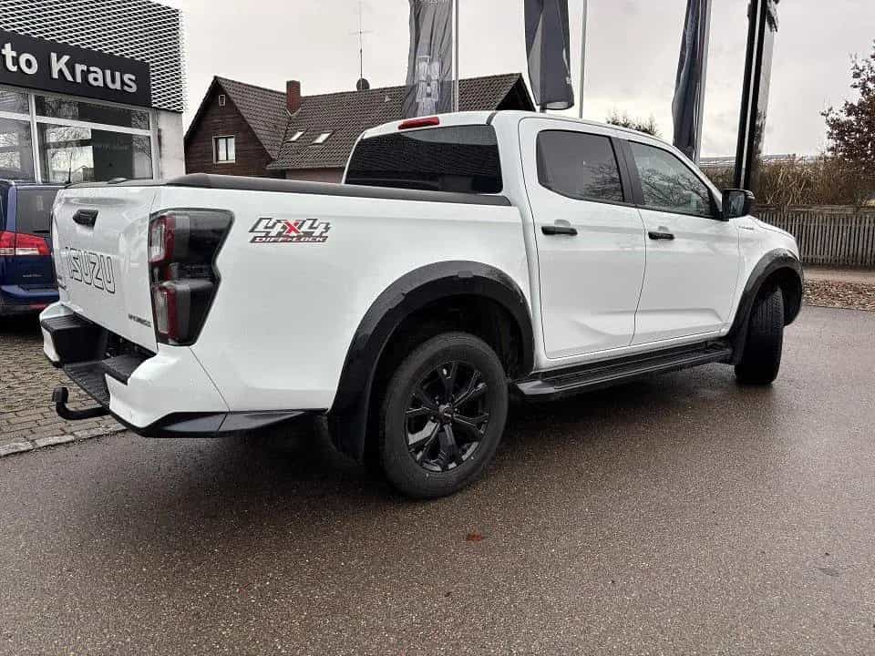 Isuzu D-Max Double Cab 4x4 V-Cross AHK Mountaintop 08/2024-photo-3