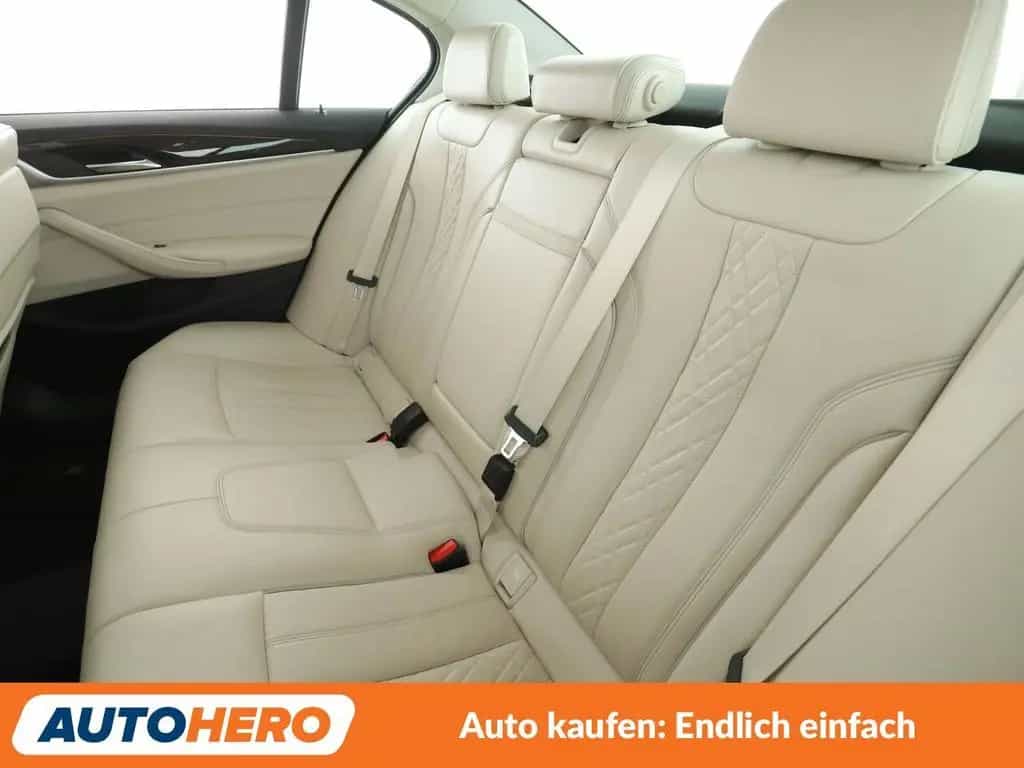 BMW 530 d Luxury Line Aut.*NAV*LED*HUD*TEMPO*CAM* 04/2017-photo-13